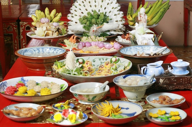 repas royal de hue en cuisine vietnamienne presentation